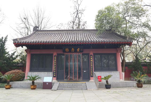合肥包公園里的清風(fēng)閣,登高望遠(yuǎn),獨(dú)一無(wú)二的包公郵局